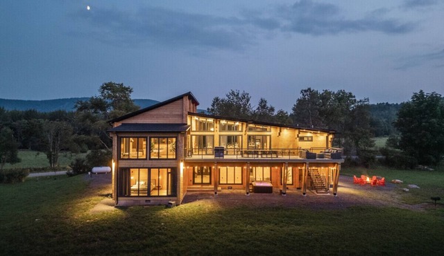 Lux Mansion, Windham: Hot Tub, Sauna