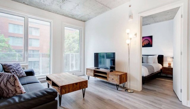 Luxe 1BR Apt with Balcony, Near Place des Arts