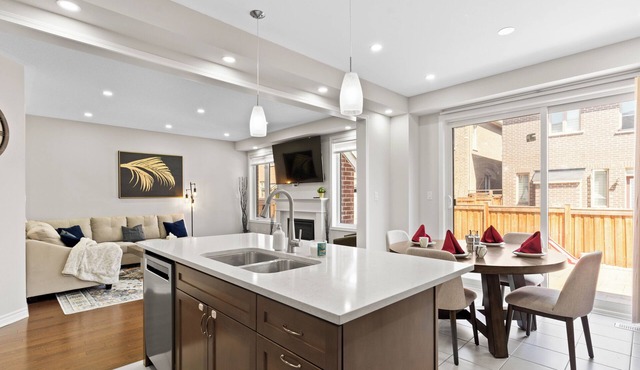 Luxe 6 Bed Home | Lion Safari | Ping Pong | Fallsn