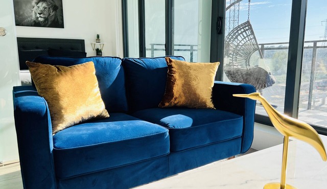 Luxe Condo In The Heart Of Brentwood