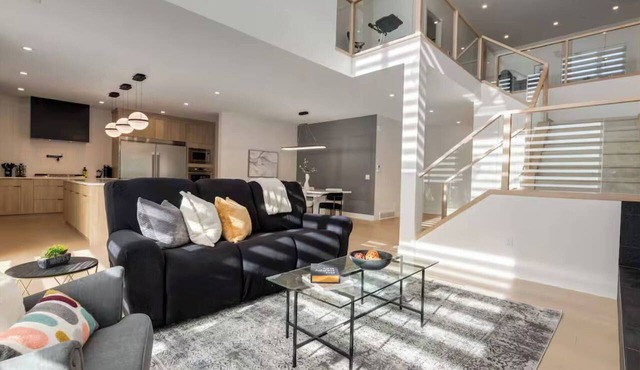 Luxe Elite Escape 8 bdrm near Lake!