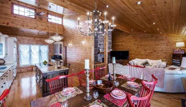 Luxurious All-season Simcoe Lakefront Cottage