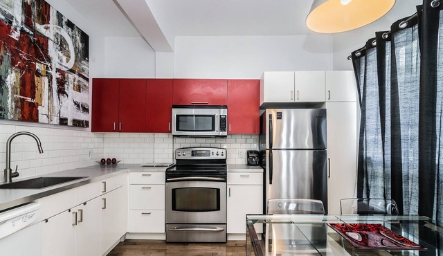 Luxurious Cottage Old Port& Downtown 2 Bdrms 2-Parking Spaces Right behind House
