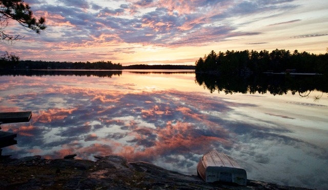 Luxurious lake house, sunset views and Muskoka room