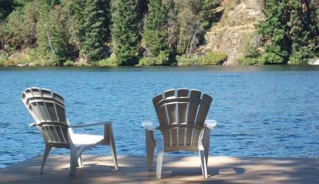 Luxurious Lakeside Living on Long Lake in Nanaimo