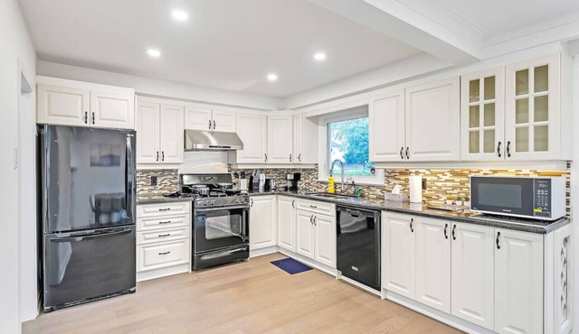 Luxurious Modern 5B3B Home + Magnificent Patio