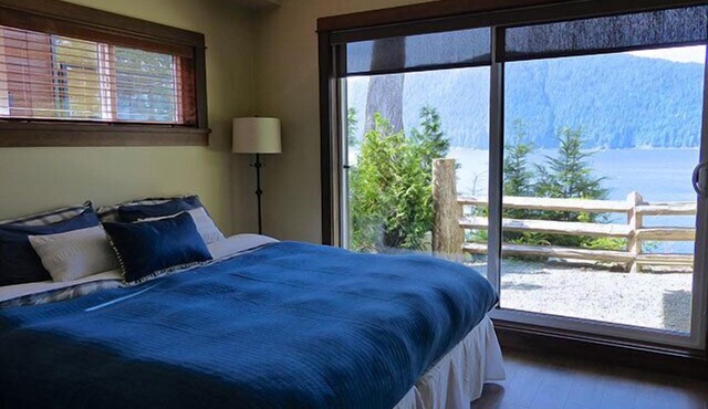 Luxurious Modern Oceanfront Cottage in Port Renfrew