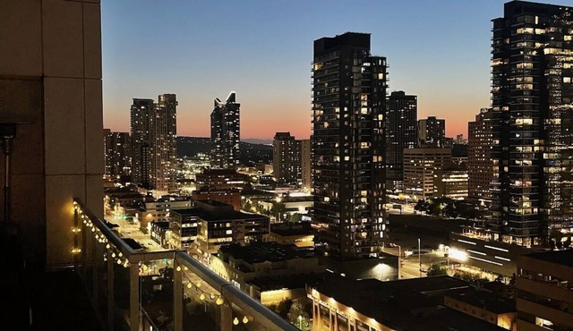 Luxury 2 bedroom 2 bath penthouse in downtown Calgary with underground parking