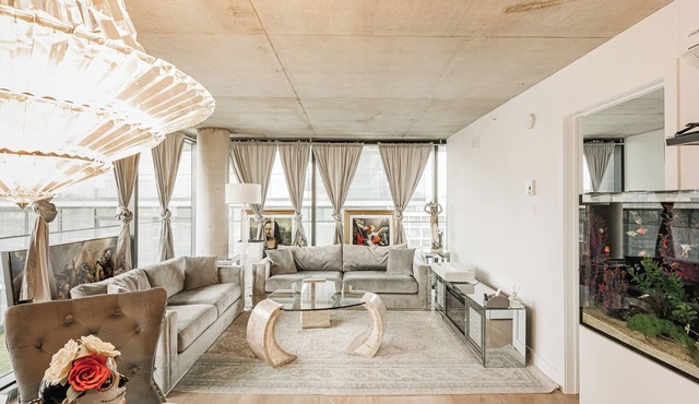 Luxury 2BR Condo in Griffintown w/Pool and Terrace Views - LLadro House