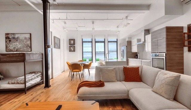 Luxury 2BR in Old Port–Historic Charm & Chic Stay