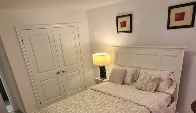 Luxury 3-bedroom-townhouse Close to Uwo/hospital