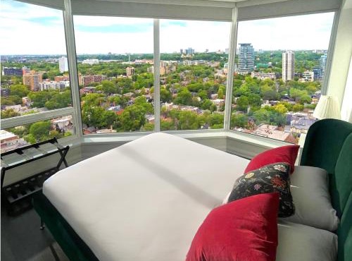 Luxury 3-Beds Apartment in Yorkville with the Best City View in Downtown Toronto