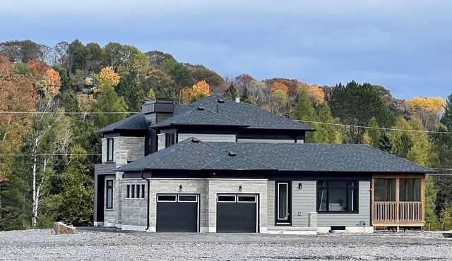 Luxury 3000SQF Muskoka Cottage | Private Retreat | Ski, Beach & Near Algonquin