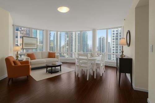 Luxury 3BR Apartment In The Heart Of Downtown - Gorgeous Views!