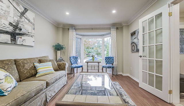 Luxury 4 Bedroom/5 Bathroom Huge Ravine Backyard