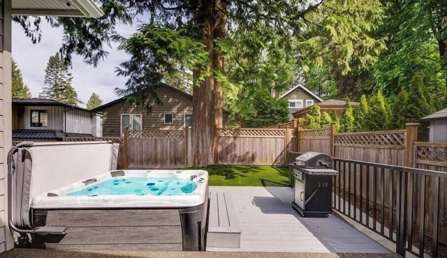 Luxury 4BR | Steps to Beach, Hot Tub & Theatre