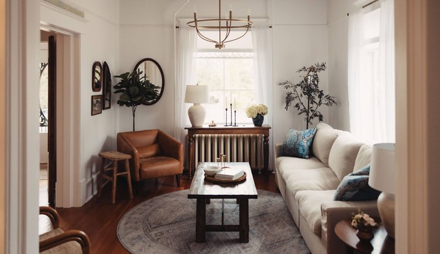 Luxury and sophisticated interior design with 3 bedroom and 2.5 baths and large living room.