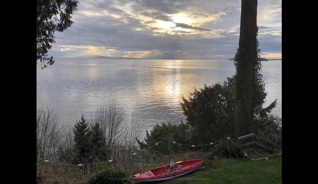Luxury Beach Sweet in Davis Bay, Sechelt