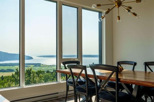 Luxury Coffee Bean Condo - Pool & Stunning View