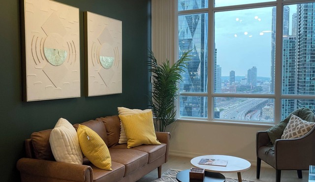 Luxury condo Downtown Toronto! Close to major attractions & Convention Centre