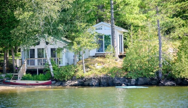 Luxury Cottage Rental for Groups on a Gorgeous Lake Resort near Ottawa, Ontario