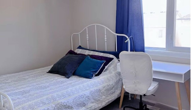 Luxury cozy bedroom private bath,in large house Calgary-UC,LRT, SAIT