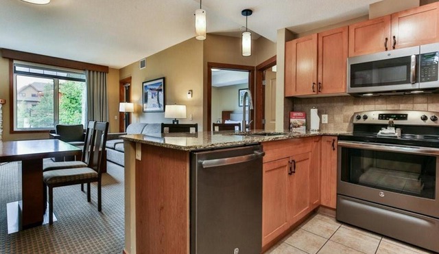 Luxury Falcon Crest Lodge 1 Bedroom 1 Pullout Kitchen Hot Tub