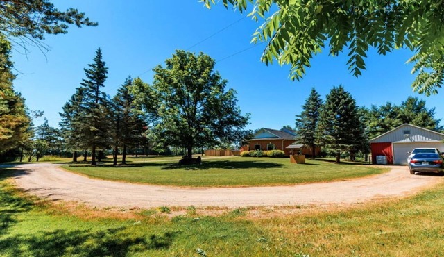 Luxury Farm Stay | Olympic Pool, Hot Tub & 3-Bed Guest Suite