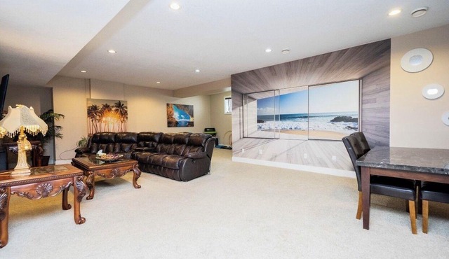 Luxury home 3700 sq with jetted tub/4 fireplaces/sleep 9