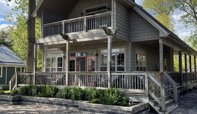 Luxury lakeside Retreat