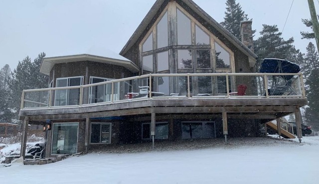 Luxury Lakeview Dream Cottage with Hot Tub