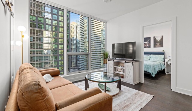 Luxury Lifestyle Residence, Steps to CN Tower