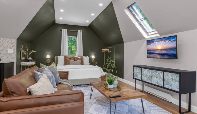 Luxury Loft - Romantic Winter Retreat w/Hot Tub