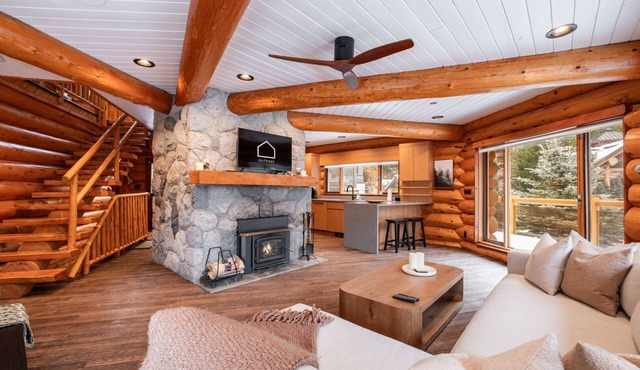 Luxury log chalet | Private hot tub | Ski-in/out