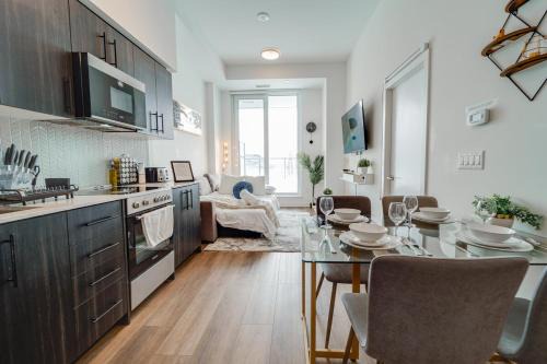 Luxury & Modern Condo in Central KW With Exclusive Terrace