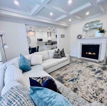 Luxury Oakville Home, Hot Tub, Fireplace, New Home