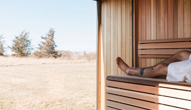 Luxury Retreat in PEC w/Sauna, Pilates/Yoga/Peloton Studio, Nature, Theatre