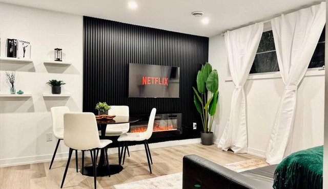 Luxury Stay Near Niagara Falls