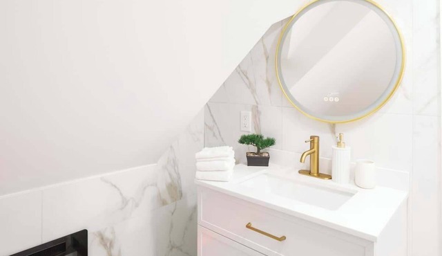 Luxury Studio Downtown with soaking tub