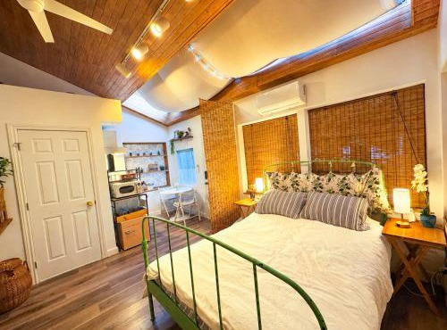 Luxury Thai-Inspired Suite Full Bath, Skylight & Private Entrance, No Share needed