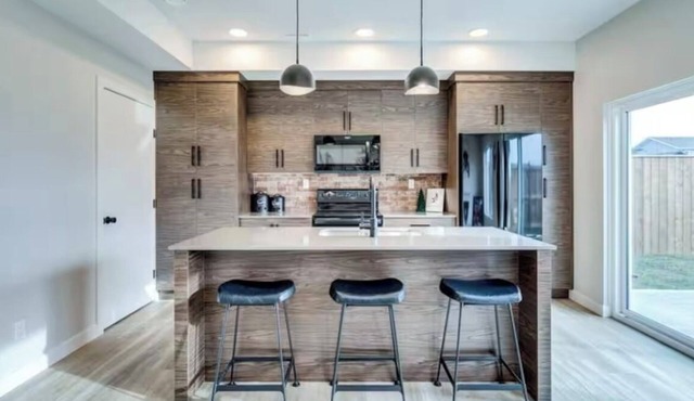 Luxury Townhome in Sylvan Lake