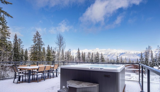 Luxury Townhome with hot tub - perfect for big families and group get-togethers