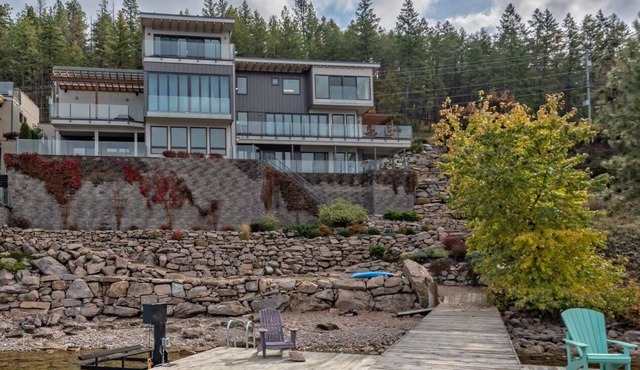 Luxury Waterfront Getaway