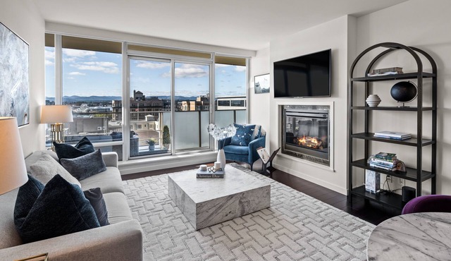 Magnificent King Suite w/Harbour Views & Pool