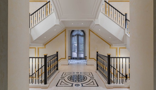 Majestic Mansion: Ultra-Luxury Palace