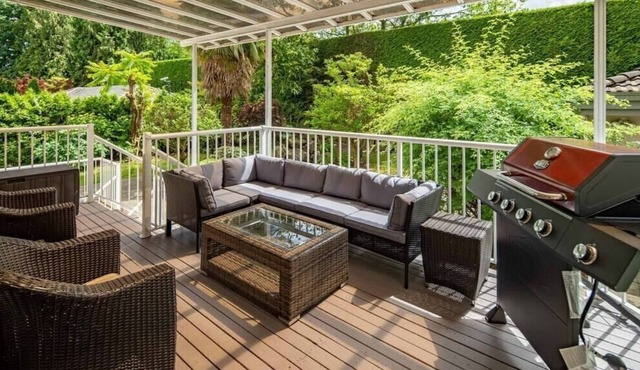Mansion w/Modern GardenandGame Room near Maple Grove