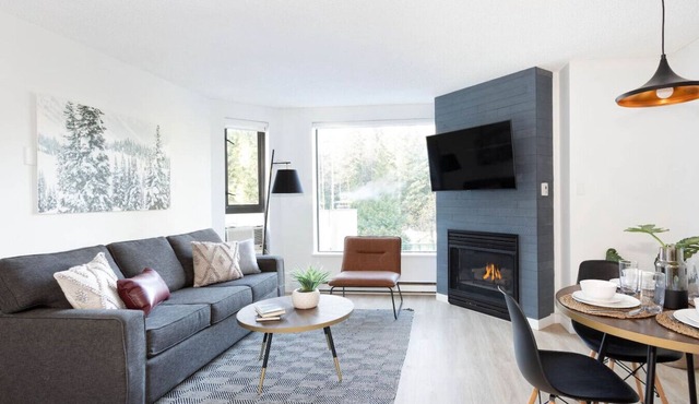 Marquise 212 · Contemporary & Spacious Slopeside 1BR Getaway