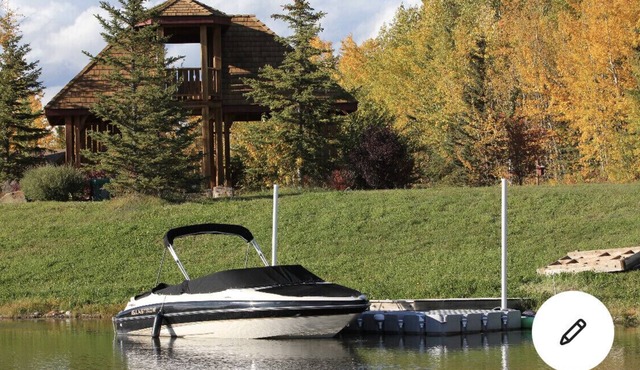 Meridian Beach Cottage - Private Dock and Hot Tub