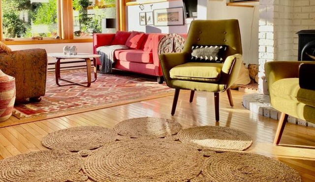 Mid-Mod Cozy Cabin In Snug Cove