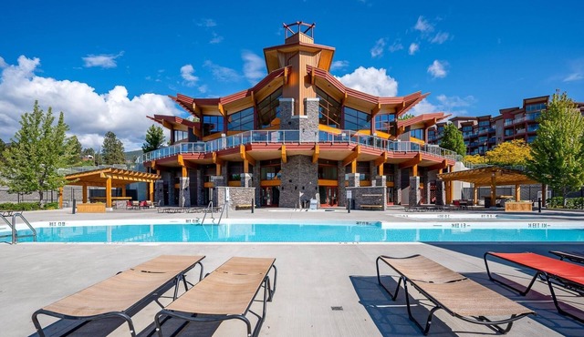 Modern 1-bedroom resort condo with AC in beautiful West Kelowna
